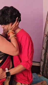 Strakke kut hete milf Desi Bhabhi in saree hard geneukt door Devar in Hindi-audio