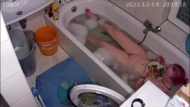 KittieNoOne: Atrapado tomando un baño (sin sonido)