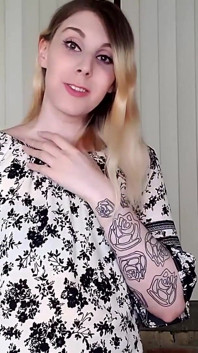Vexx cantik yang menakjubkan melancap untuk awak di sofa