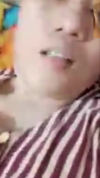 Nevlastní teta Sanjay masturbuje a sténá
