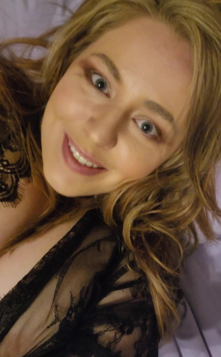 KinkyKatie: Am fantezia soției fierbinți cea mai drăguță!