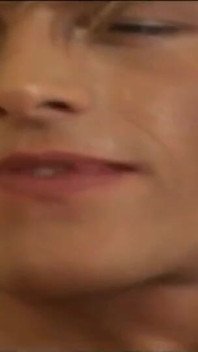 Reife brünette MILf nimmt jeden zoll tief