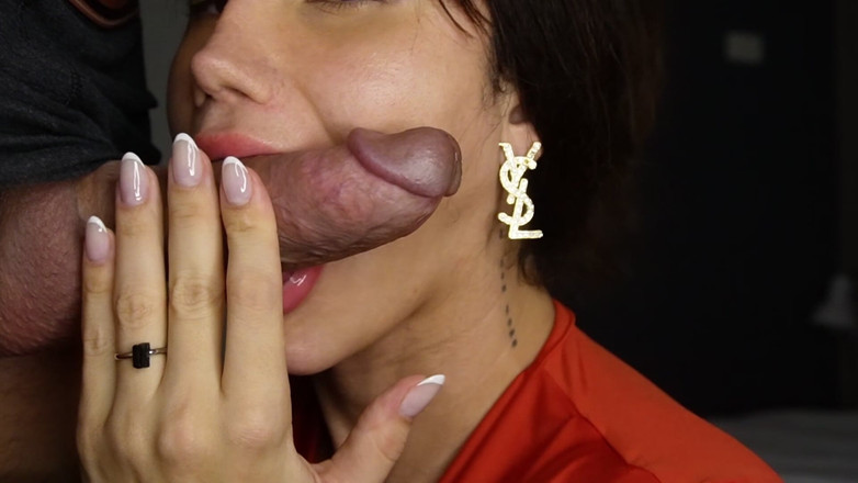 Agatha Lyra: Dia meminta untuk melepas kondom dan merasakan kulit pantatku di...