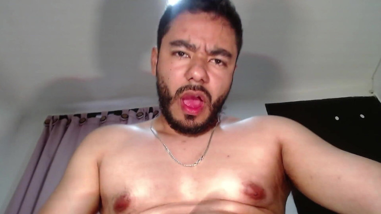 Tommhot: Шшхч молчит, что слушает нас. Посмотри, как я мастурбирует, играя с моей черной плотью в моей комнате.