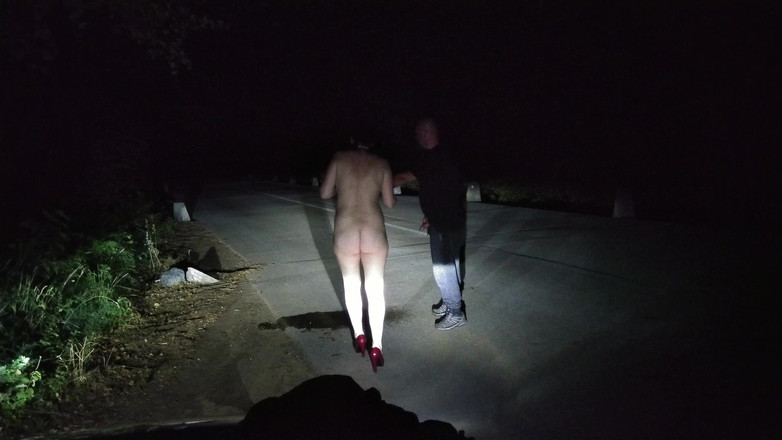 Toilet Mommy: Gammal gris pervers pissande sommarsex utomhus