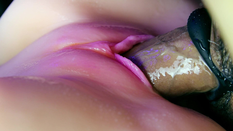 SEXY_GUYBEST: Primer plano del coño jugoso absorbe una porción de esperma...