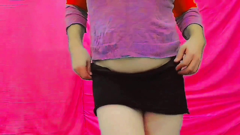 Kitty_Cross: Zachte vrouwelijke femboy die benen uitrekt in yoga-outfit