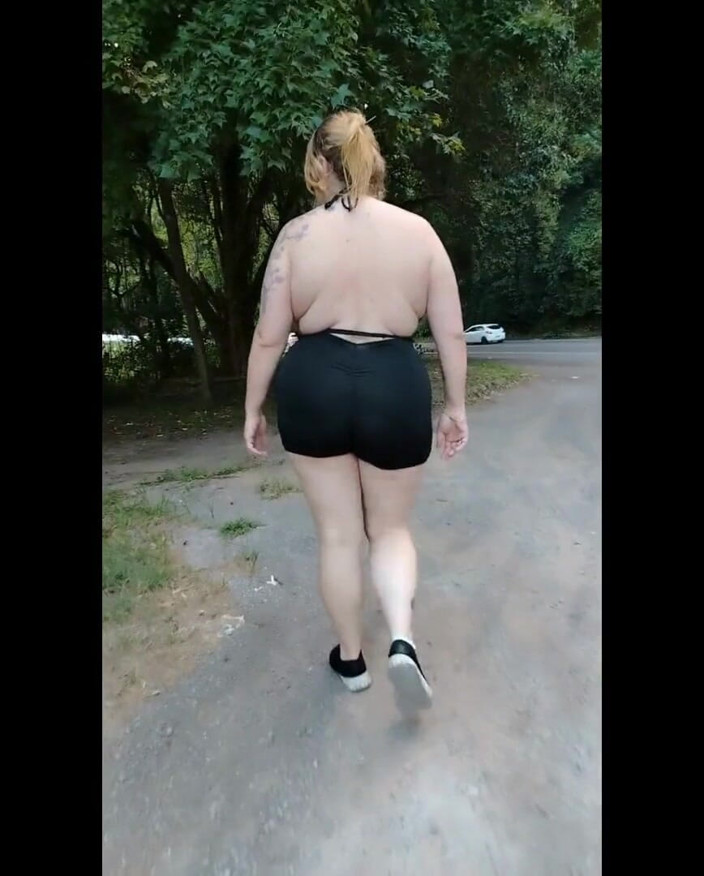 Priscila: Saya Membawa Ibu Tiri Saya Yang Berapi-api Berjalan-jalan Di Lebuh...