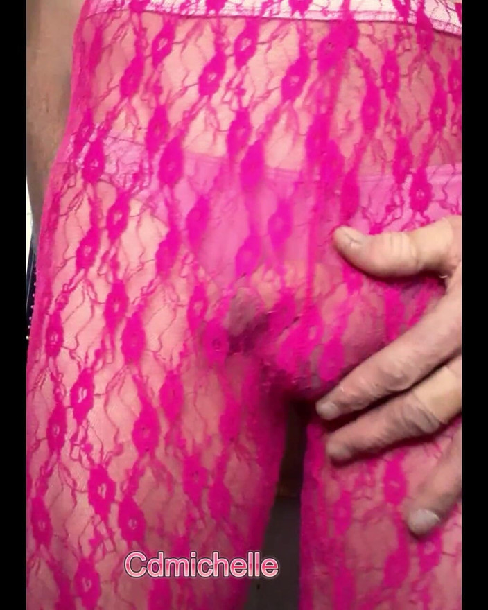 Feeling sexy today crosdressing: Cdmichelleがセクシーなピンクのレギンスを履いている