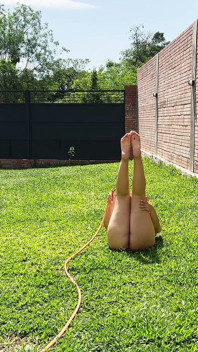 Aku Mandi di Taman Ayah Tiriku