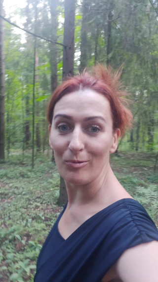 GinnaGg: Mă plimb în parc și caut un loc pentru a lua o...