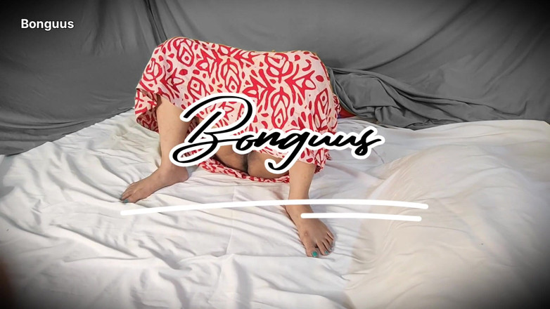 Riya Bonguus: Macecha chce mého ptáka uvnitř své kundičky