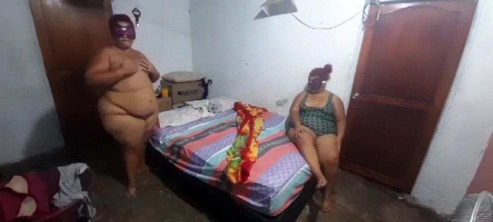 Gordita Culo Rico: Adik tiri gemuk saya masuk ke dalam bilik saya dan...