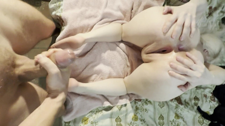 AurelliaCreampie: Gorge profonde mignonne gorge déglutit et prend une éjaculation dans le...