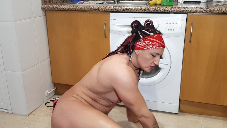 Danaxmuscles: Curul meu mare scăldat în lapte