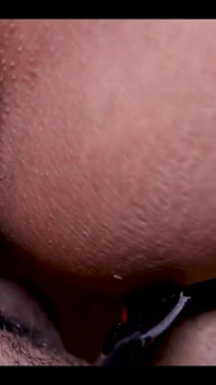 Il culo sexy della mia ragazza frida ha un culo enorme, è multi-orgasmico e viene molto ricco