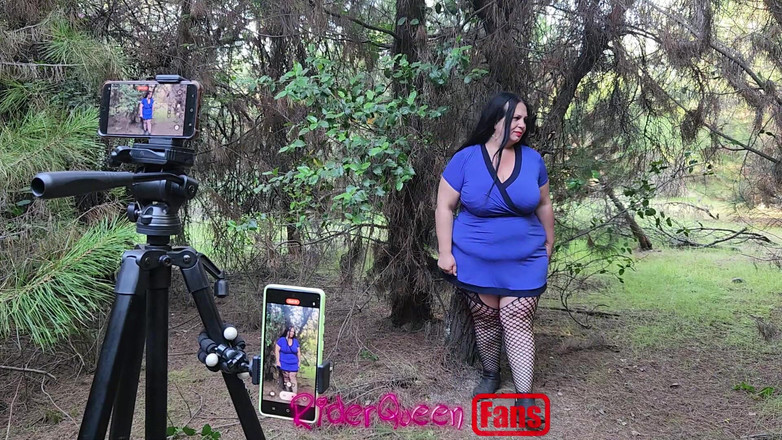 Riderqueen BBW Step Mom Latina Ebony: Riderqueen 户外：户外粉丝的视频