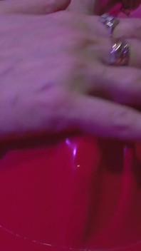 Domina eva latex-fetisch domina herrin rote gummi solo strümpfe dicker arsch MILf sexy heiße absätze höschen BDSM