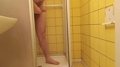 Ed Eden: Masturbasi mandi