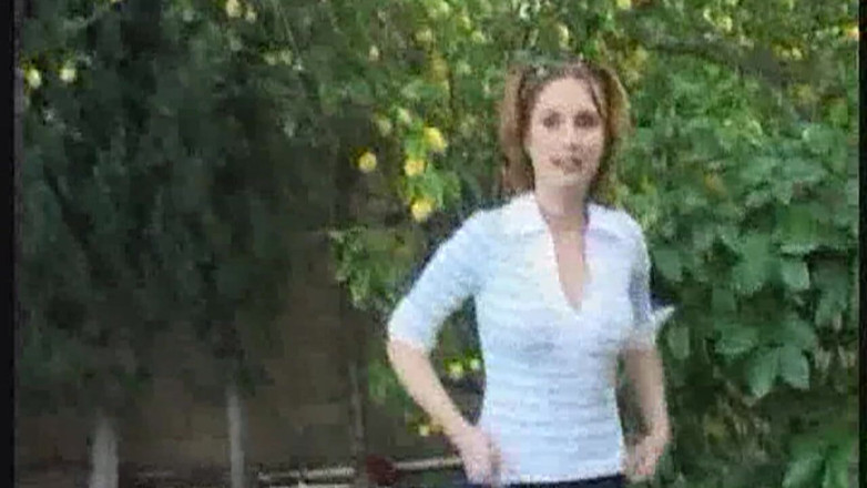 THAGSON 18+: Una ragazza con esperienza di sgrillettamento e schizzi dorati fiumi...