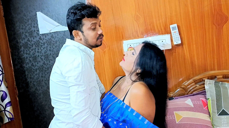 BIREA: Гарячий хлопець відтрахав свою мачуху, коли вона працювала в спальні