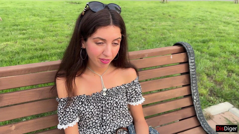 Dis Diger: Dívka se rozhodne mít hardcore gangbang se třemi muži poté,...
