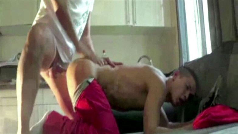 Sneaker Sex Kinky: Азиатскую шлюшку трахнул плохой паренек с доминированием ступнями