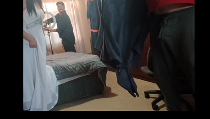 Mysticbabe: मेरे सौतेले पिता और उसका दोस्त मुझे एक ही समय में चोदना चाहते थे जबकि एक मेरी वीर्य टपकती तंग चूत पर मरोड़ रहा है