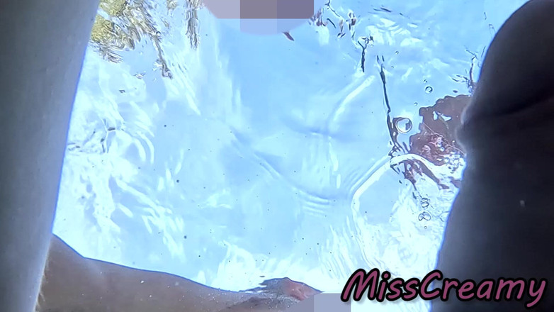 Miss Creamy: Miga mój kutas przed dziewczyną w basenie i pieprzy mnie -...