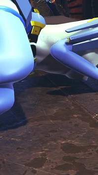 ロボットの女の子は彼女のお尻にアナルビーズを取ります