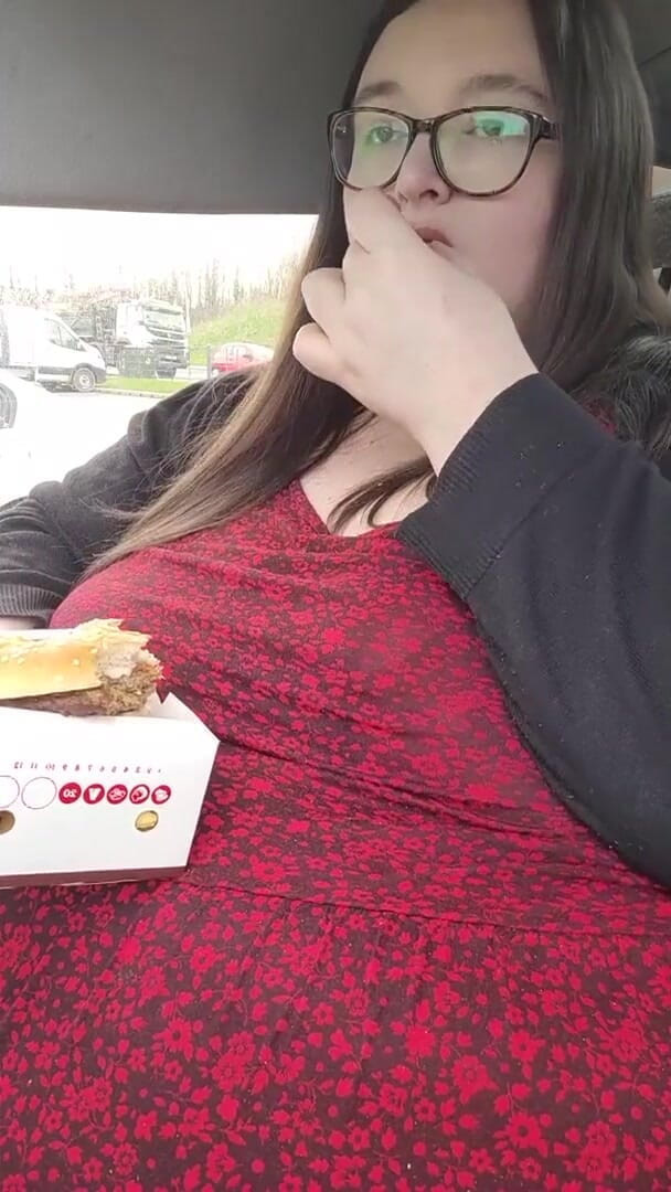 SSBBWLadyBrads: J'adore fourrer ce ventre avec BK