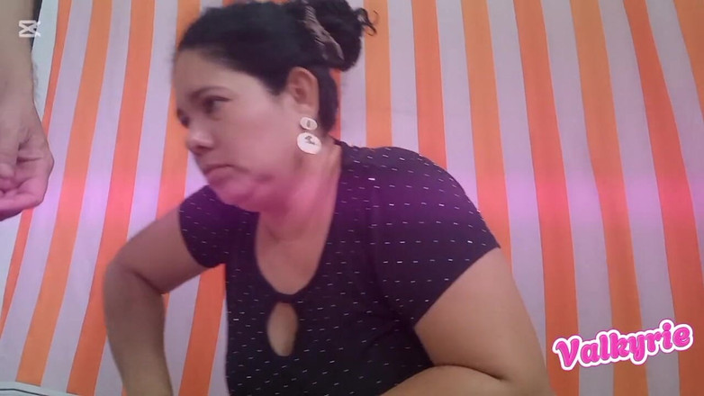 Valkyrie and Luigy Couple: Linda Chica Mamando Garganta Profunda