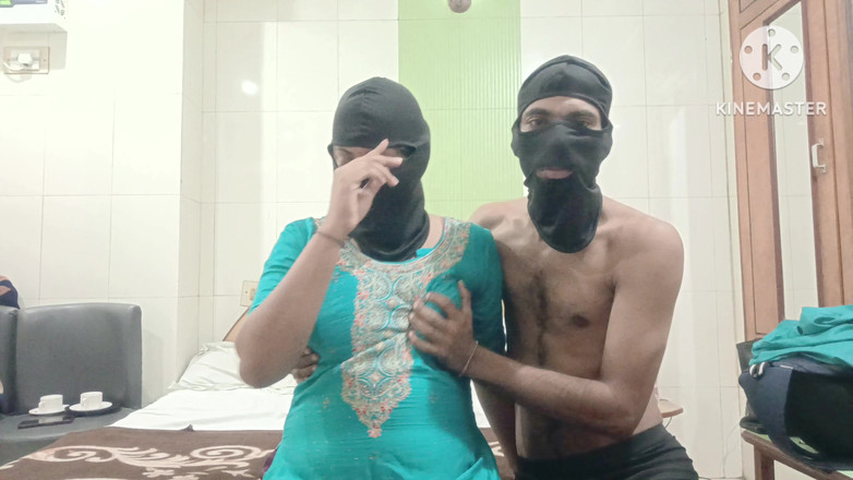 Poojakabir: Moje žena je ošukaná jiným mužem a já se dívám