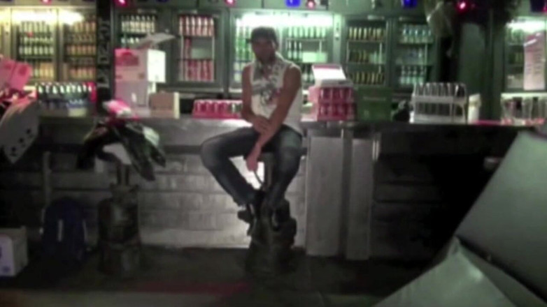 Crunch Boy: Schwuler von 2 hetero beim cruisen in Paris benutzt