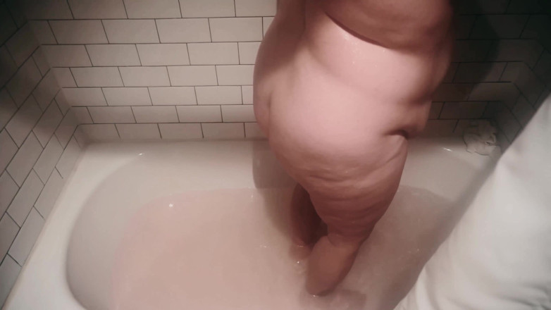 SexyNEBBW: बाथटब दिन के लिए तैयार हो रहा है