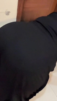 Arab Hot Maid Stuck When She Clean Under Bed - Big Ass Hijabi Girl Wear Abaya Niqab & Panty