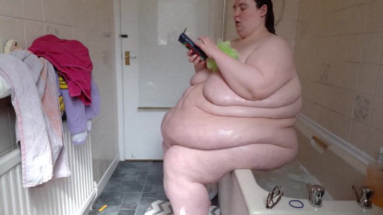 SSBBWLadyBrads: SSBBW chơi bụng trong phòng tắm &amp; tắm