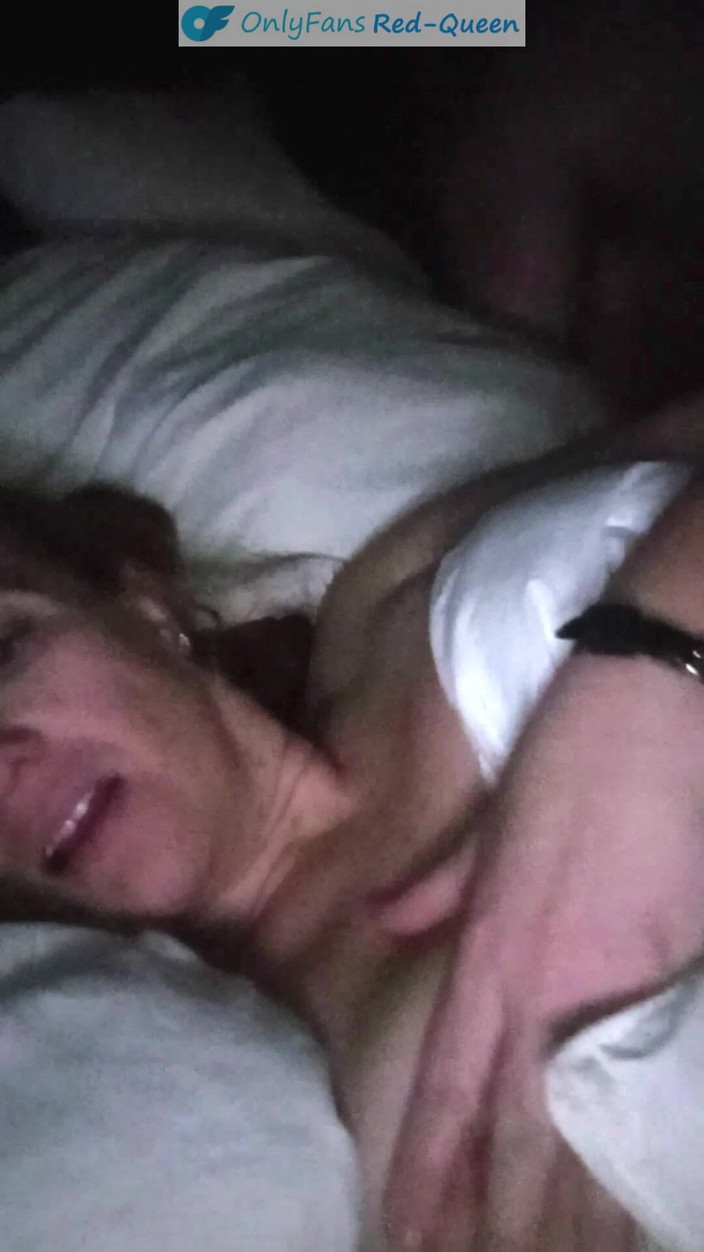 Red Queen: Куколдские ночи - делить постель с моим мужем и его куколда