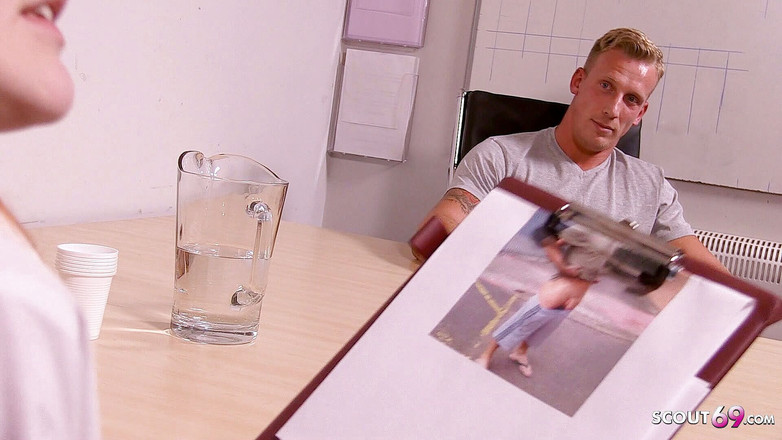 Full porn collection: Yabancı adam azgın kızıl genç Amarna Miller ile kendini tanıştırıyor...