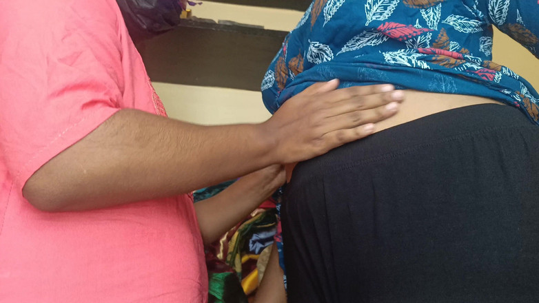 Laxi ammu: Vysokoškolačka lesbička se svou nevlastní sestrou