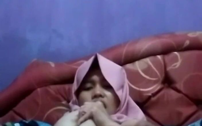 Jilbab69: Velký mléko Jilbab Colmek