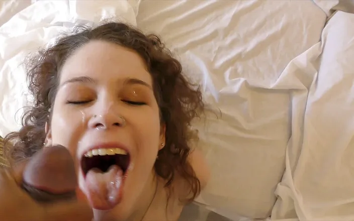 Real Amateur Sluts: Sara Indeep early morning facial