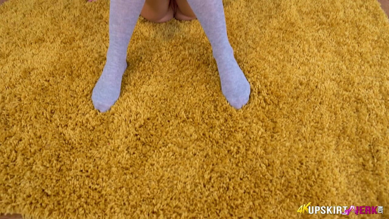 SkirtJerk: Aston Wilde - âm hộ nhỏ hoàn hảo