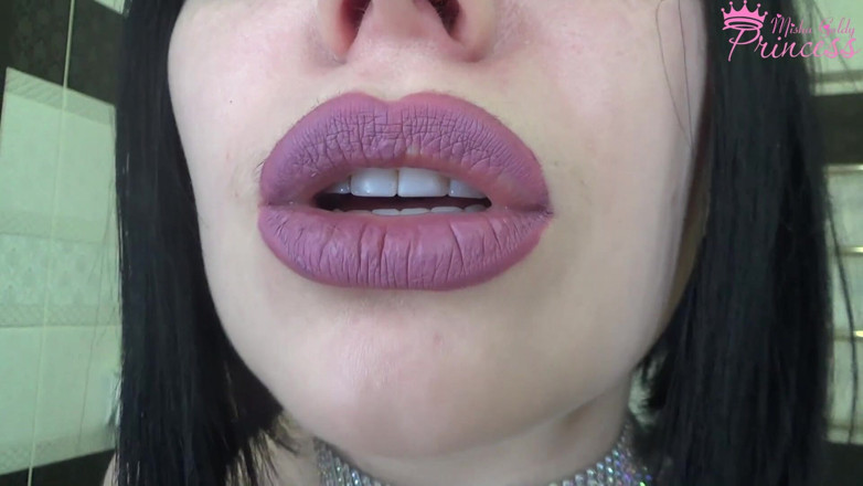 Goddess Misha Goldy: Ruk het naar mijn paarse lippen