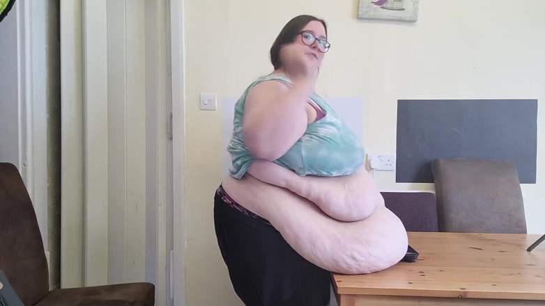 SSBBWLadyBrads: Belly weigh side on view