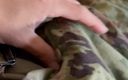 Gay Soldier Stuff: Ocps 군복을 통해 자지를 문지르는 육군 병사