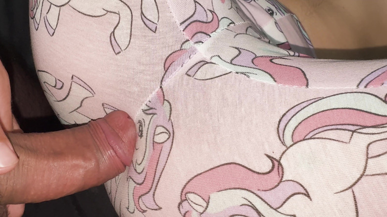 Emily 18: 大鸡巴射在我紧致的18个屁股上 - 我和继兄弟的首次肛交（免费裸体）