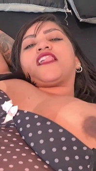 Golden Shower: Nicoly Mattos Took a Stream of Pee While Sucking the Fan!