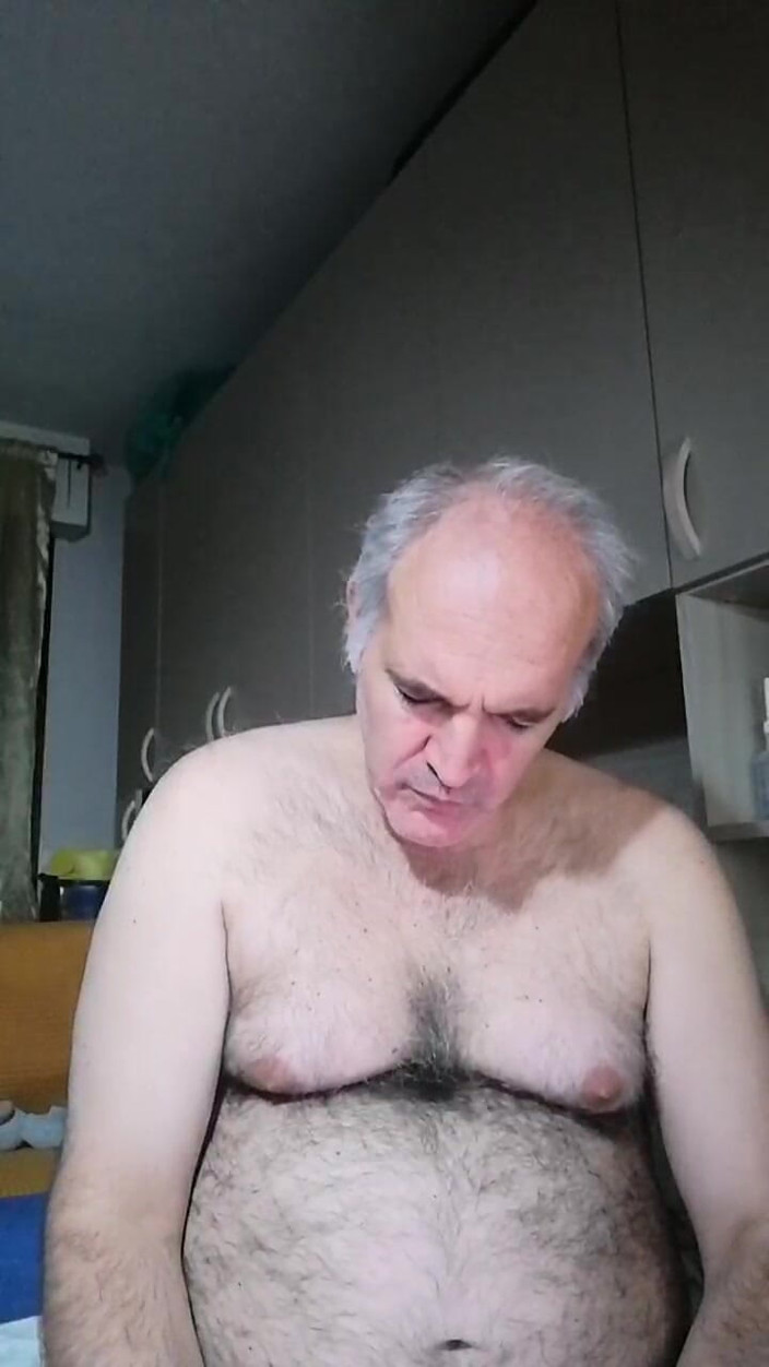 Setesesso7: Je pisse et je mets un doigt dans mon cul...