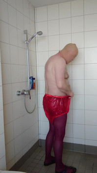 Pantyhose and Incontinence Trousers in the Shower